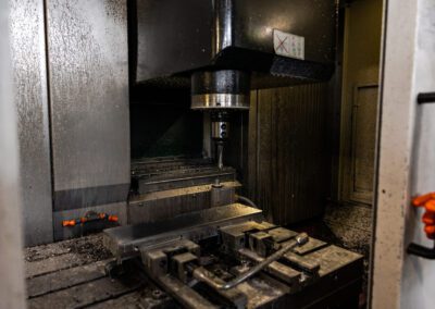 Macchinario fresa per lavorazioni meccaniche di precisione