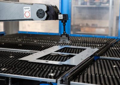 Macchinario pannellatrice in azione