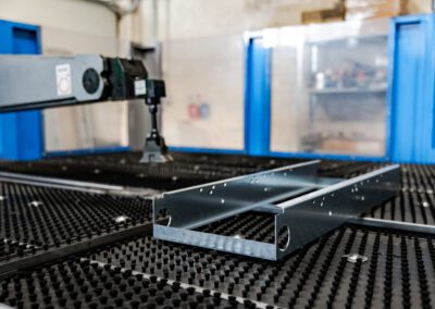 Dettaglio della pannellatrice, utilizzata per la realizzazione di pannelli metallici