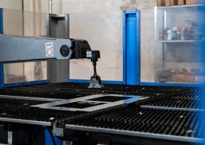 Vista della pannellatrice in funzione