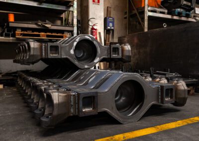 Componente metallico pronto per l'uso, realizzato con tecniche di lavorazione meccanica