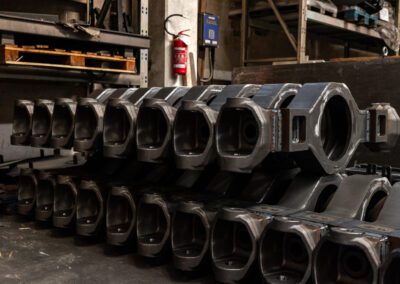 Componente metallico finito, lavorato con precisione