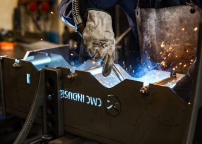 Componente saldato con tecnica tradizionale, garantendo solidità e qualità nelle applicazioni industriali